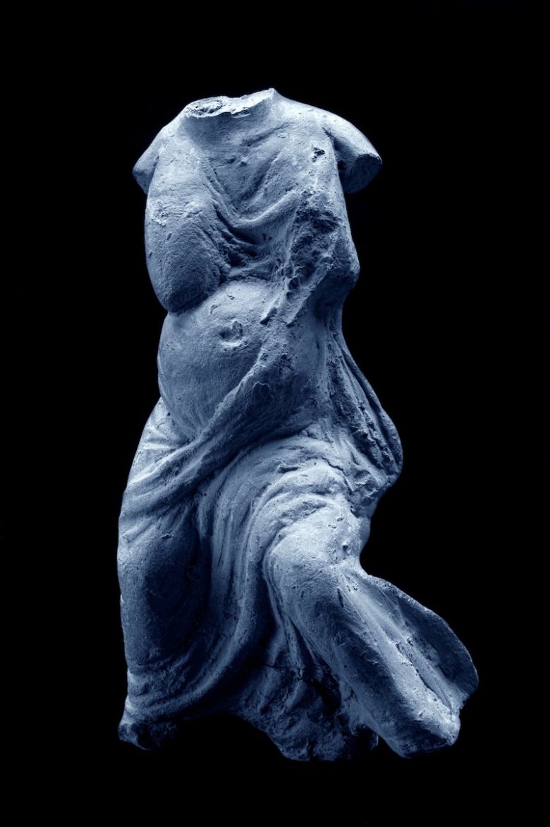 2 Hera Buyuktascyan Version Hera Büyüktaşçıyan'ın izniyle
Hamile kadın adağı, Romalı, MÖ 200-MS 200 
Science Museum, Londra