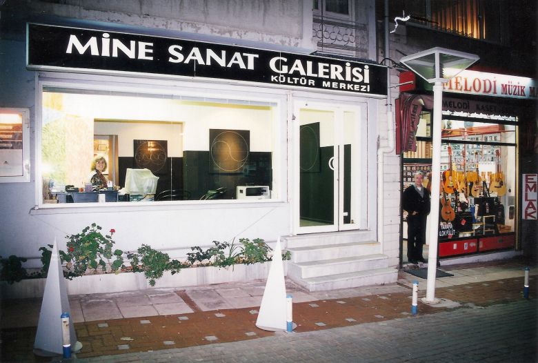 4 Msg173001 Mine Sanat Galerisi (Bahariye), 1997
Salt Araştırma, Mine Sanat Galerisi Arşivi