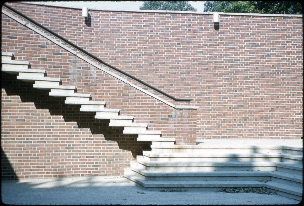 5 Wellesley College’daki Jewett Arts Center’dan bir merdiven detayı. Paul Rudolph’un tasarladığı yapı, 1955–1958 yıllarında uygulandı.