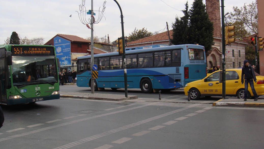  <i>Otobüsler</i> [Buses]
Gizem Karaduman
Beyoglu Anadolu Lisesi
2011
