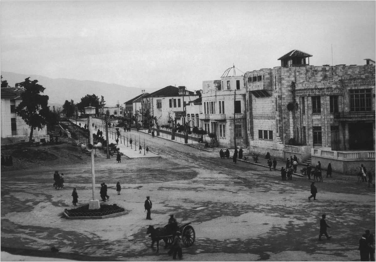 5tezer Antakyameydani Antakya meydan ve çevresi, 1900’ler başı
Antakya Kent Merkezi KAİP Araştırma Raporu, 2009
Hatay Büyükşehir Belediyesi Arşivi
