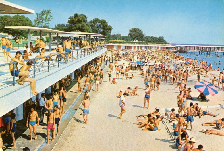6 Atakoy Plaj Atakoy Beach Salt Tarihsiz Ataköy Plajı, Bakırköy, İstanbul (1970’ler)
Ed. Keskin Color
SALT Araştırma Harika-Kemali Söylemezoğlu Arşivi