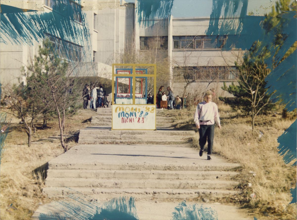 7 Mon060005 <i>Bir Beytepe Düşü</i>, Hacettepe Üniversitesi, Ankara, 1988<br />
Salt Araştırma, Moni Salim Özgilik Arşivi<br />
