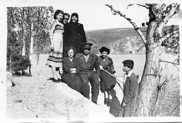 Çubuk Dam, 06.05.1951, Ankara                                                                                                                                                                                                                                   Çubuk Barajı, 06.05.1951, Ankara 
Aslıhan Demirtaş arşivi