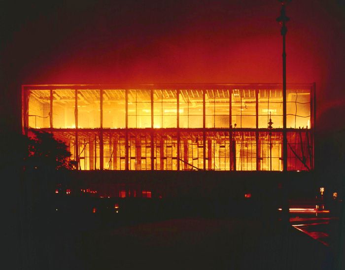 İstanbul Kültür Sarayı (Atatürk Kültür Merkezi) yangını, 27 Kasım 1970 İstanbul Kültür Sarayı (Atatürk Kültür Merkezi) yangını, 27 Kasım 1970
Fotoğraf: Reha Günay