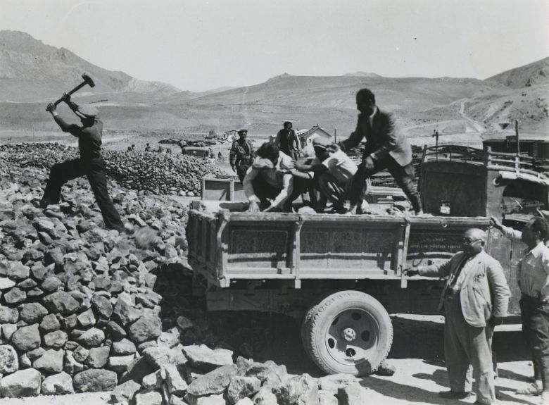 9 Ahsiv014022 Sivas-Erzurum demiryolu hattı yapım çalışmaları, 1930’lar
Salt Araştırma, Fotoğraf ve Kartpostal Arşivi
