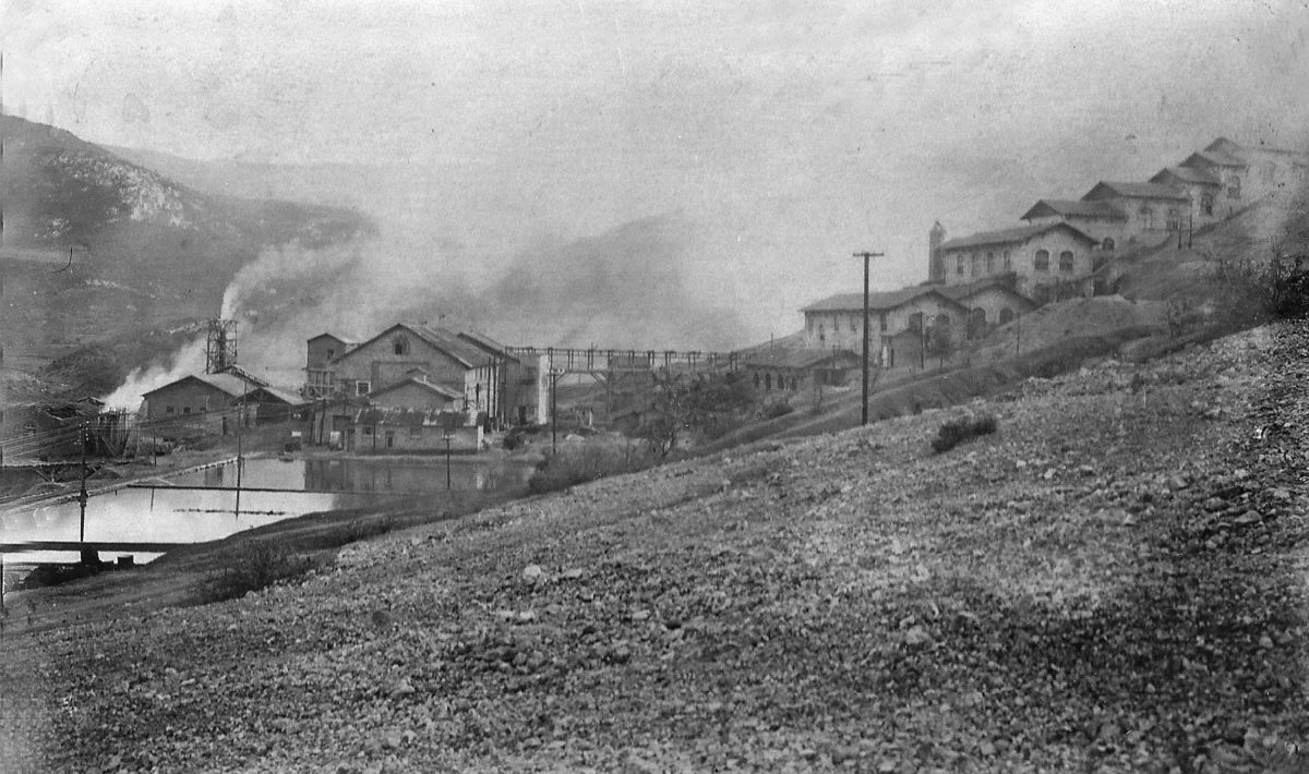 9 Balyamadeni 1930 Lar 1 Balya Madeni, 1930’lar (Kaynak: Balya Belediyesi Arşivi) <br />
Balya, <i>Kuşlar, Köstebekler ve Tanrılar</i> kitabında da dumanlı vadi olarak resmediliyor.