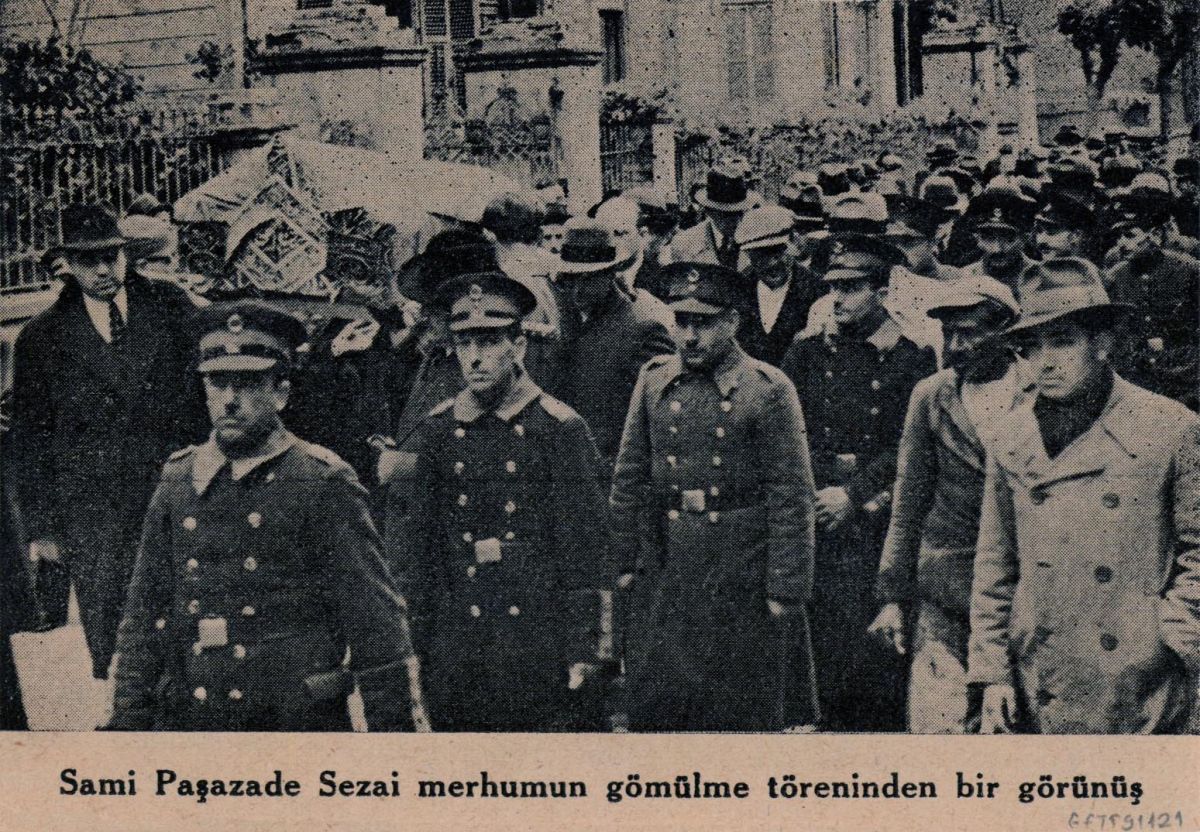 9 Fft591121 Sami Paşazade Sezai’nin cenazesinden<br />
Salt Araştırma, Feridun Fazıl Tülbentçi Arşivi<br />