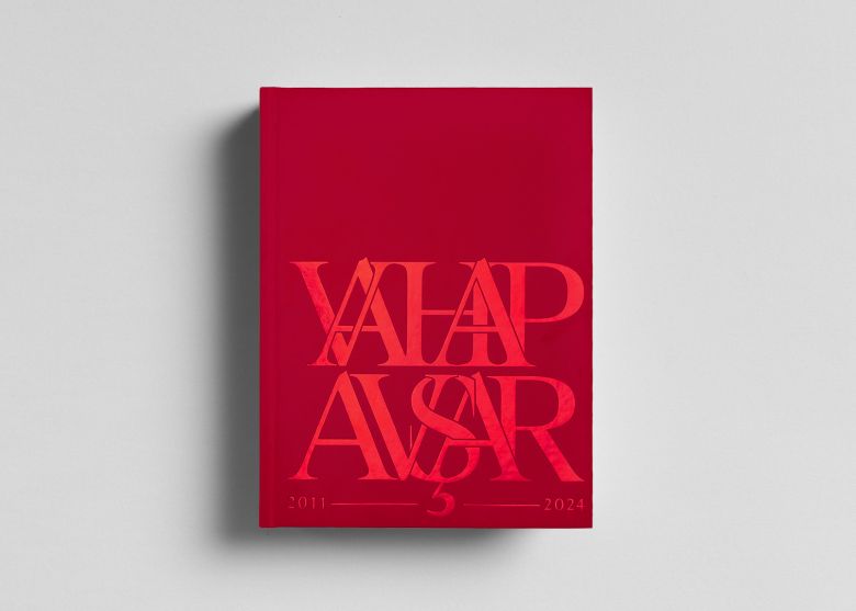 Book Cover Va <i>VAHAP AVŞAR (2011-2024)</i>, Espas Yayınları, 2025 [ön kapak]<br />
