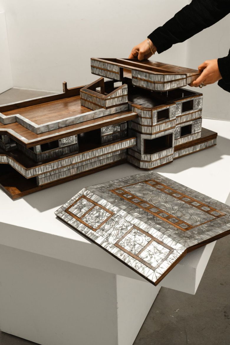 Dima Srouji Dima Srouji, <i>Model of a Sacred Home</i> [Kutsal Bir Evin Maketi], 2025
Ab-Anbar Gallery’nin izniyle 


