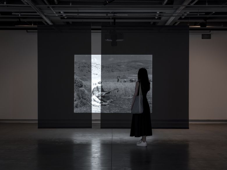 Dsf6617 Enhanced Nr <i>Karanlık Dünya</i> sergisinden görünüm, Salt Galata, 2025
Fotoğraf: Kayhan Kaygusuz