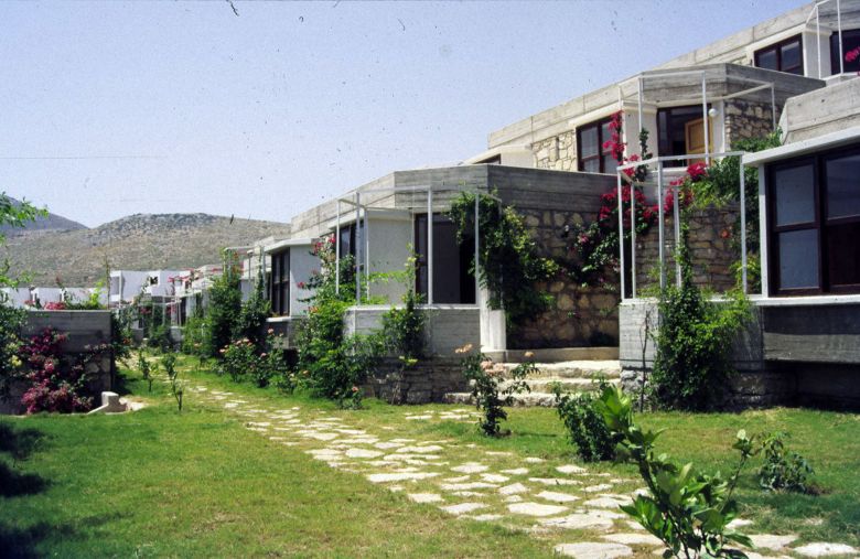 Gorsel 2 Datça Dinlence Köyü, Muğla, 1984
Bektaş Özyönetim Mimarlık İşliği
SALT Araştırma, Cengiz Bektaş Arşivi