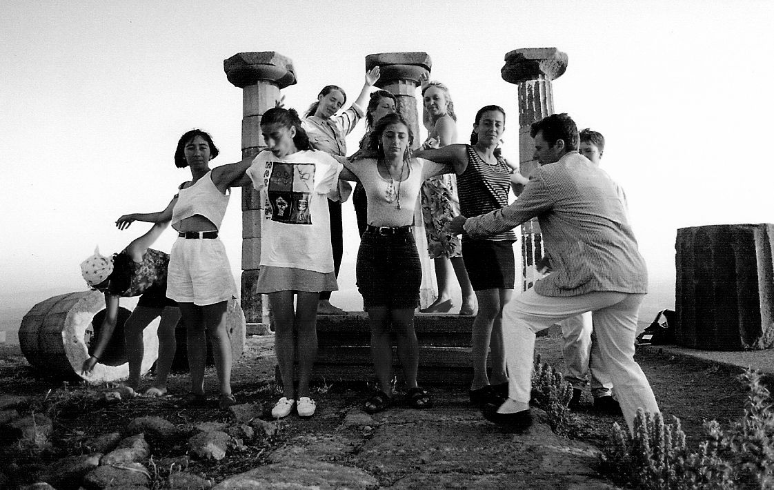 Hk Rehearsals of the play <i>Truva Öyküsü</i> [A Trojan Story] (1993) staged in the ancient ruins of Troy<br />
Photo: Levent Öget<br />
