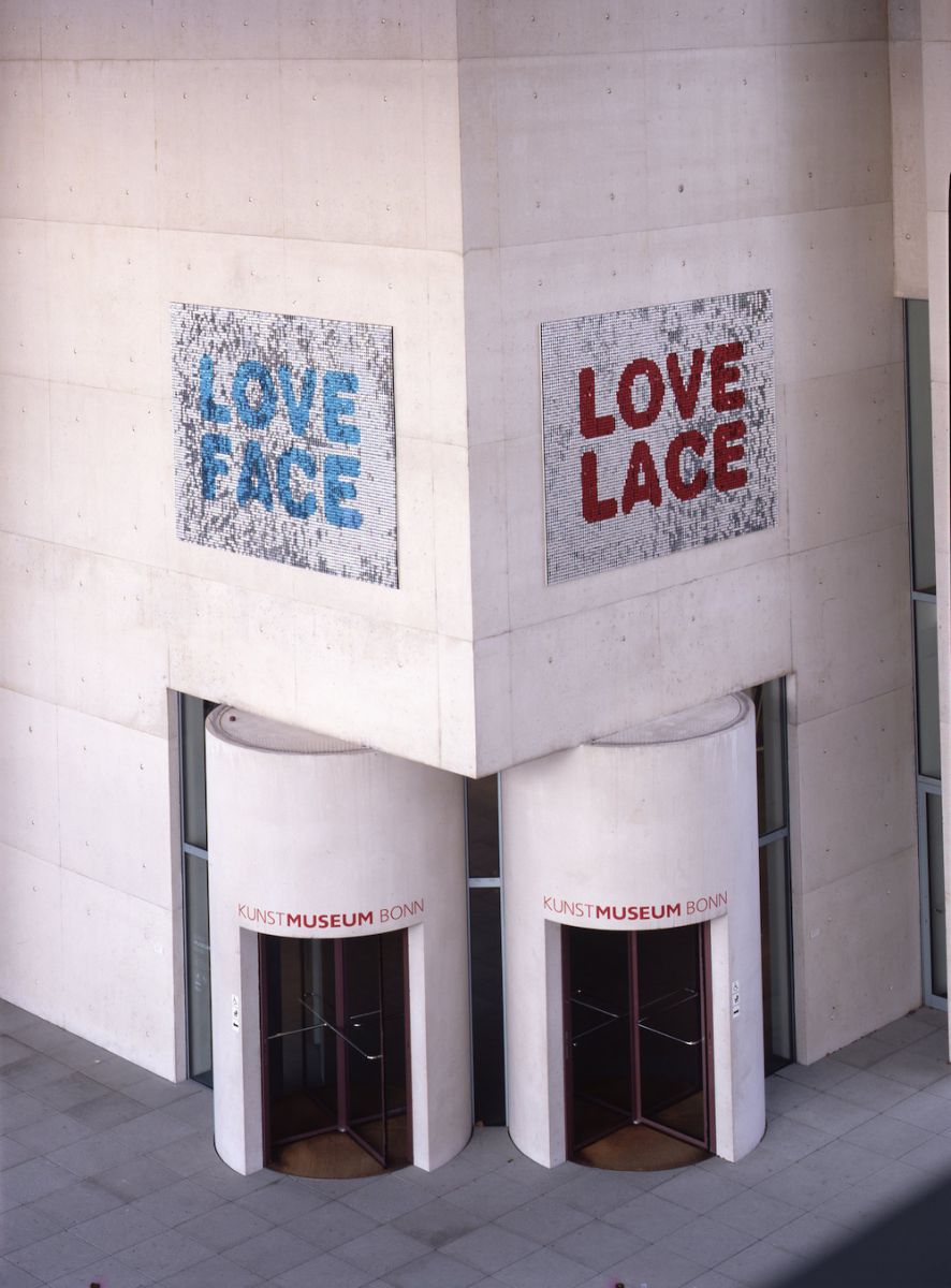 Image4 Hüseyin Bahri Alptekin, <i>Love Face</i> (2000) ve <i>Love Lace</i> (1995)<br />
<i>Under the Sign of the City</i>, Kuntsmuseum Bonn, 2002<br />
SALT Araştırma, Hüseyin Bahri Alptekin Arşivi
