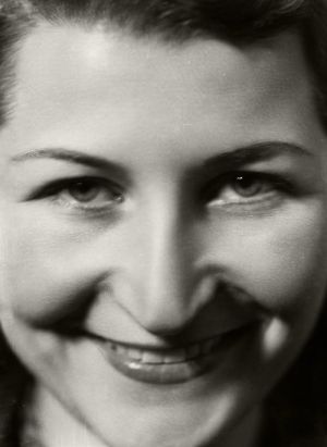 Maryam Şahinyan (1911, Sivas - 1996, İstanbul) Maryam Şahinyan (1911, Sivas - 1996, İstanbul)