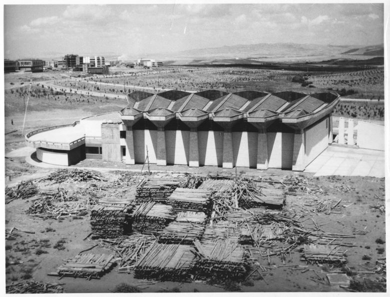 Odtu Spor Salonu ODTÜ Kapalı Spor Salonu, 1967
SALT Araştırma, Altuğ-Behruz Çinici Arşivi