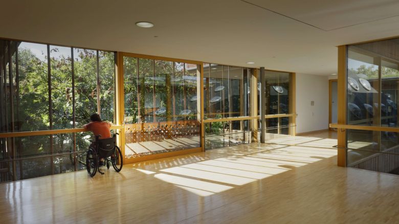 Rehab From Rehab 1 <i>Rehab (from Rehab)</i> [İyileştiren Mimari] (2023) filminden bir kare
©Bêka & Lemoine