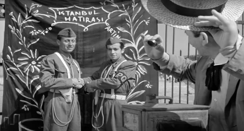 Screenshot 2023 09 28 At 171604 <i>Üç Arkadaş</i> (1958) filminden bir kare ©Fanatik Film <br />
