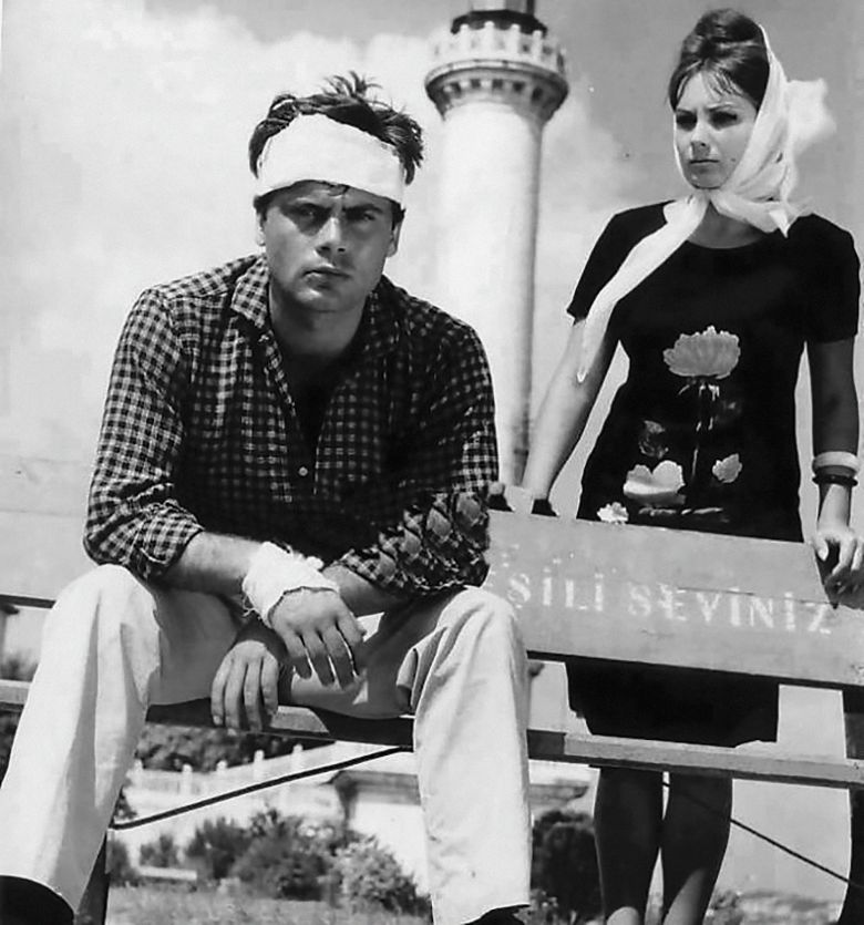 Suclulararamizda 1964 <i>Suçlular Aramızda</i> (1964) filminden bir kare ©Film Fanatik