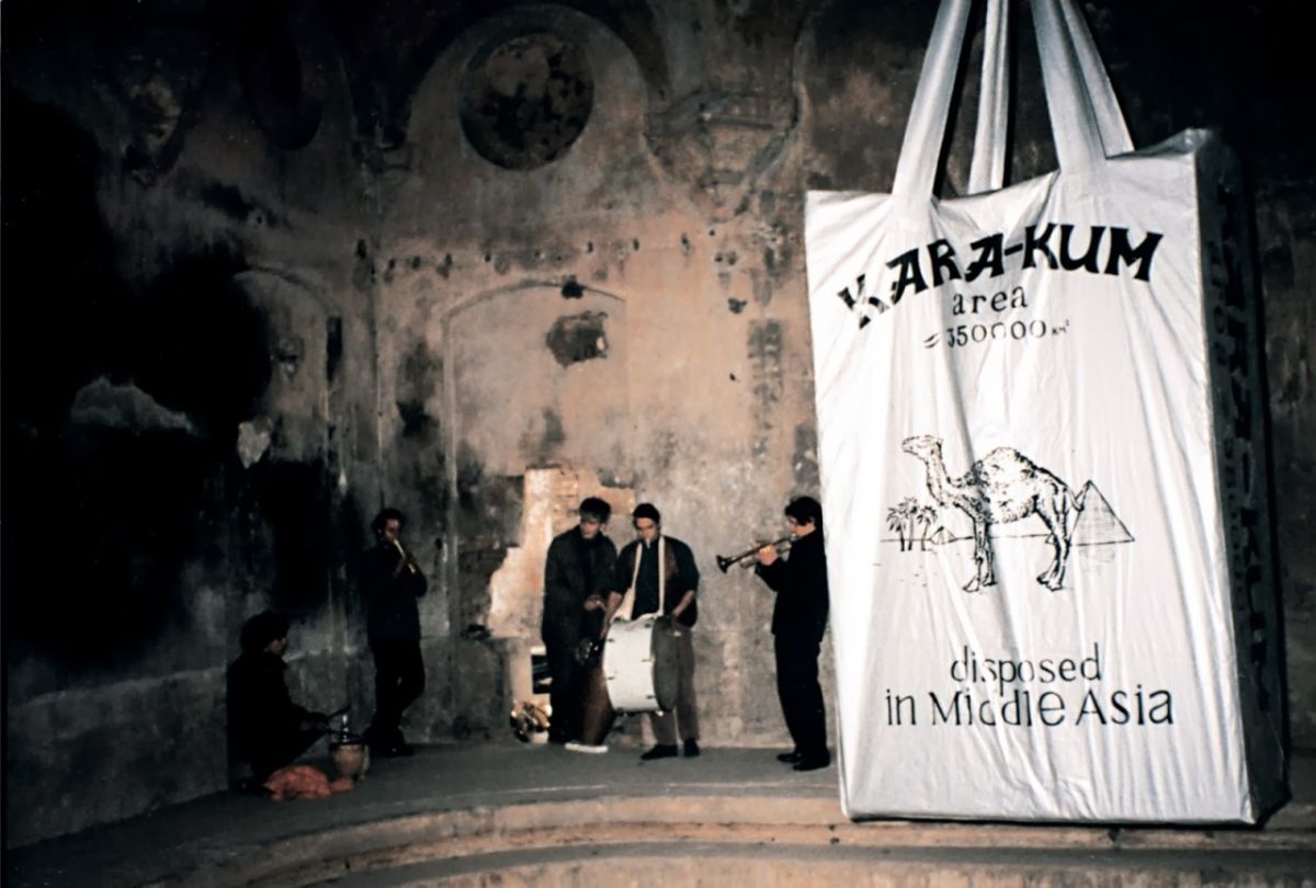Suitcase 2 Hüseyin Bahri Alptekin in collaboration with Michael Morris, KARA-KUM (1995), <i>Desert in the Bath</i>, Török Fürdö, Budapest, Hungary