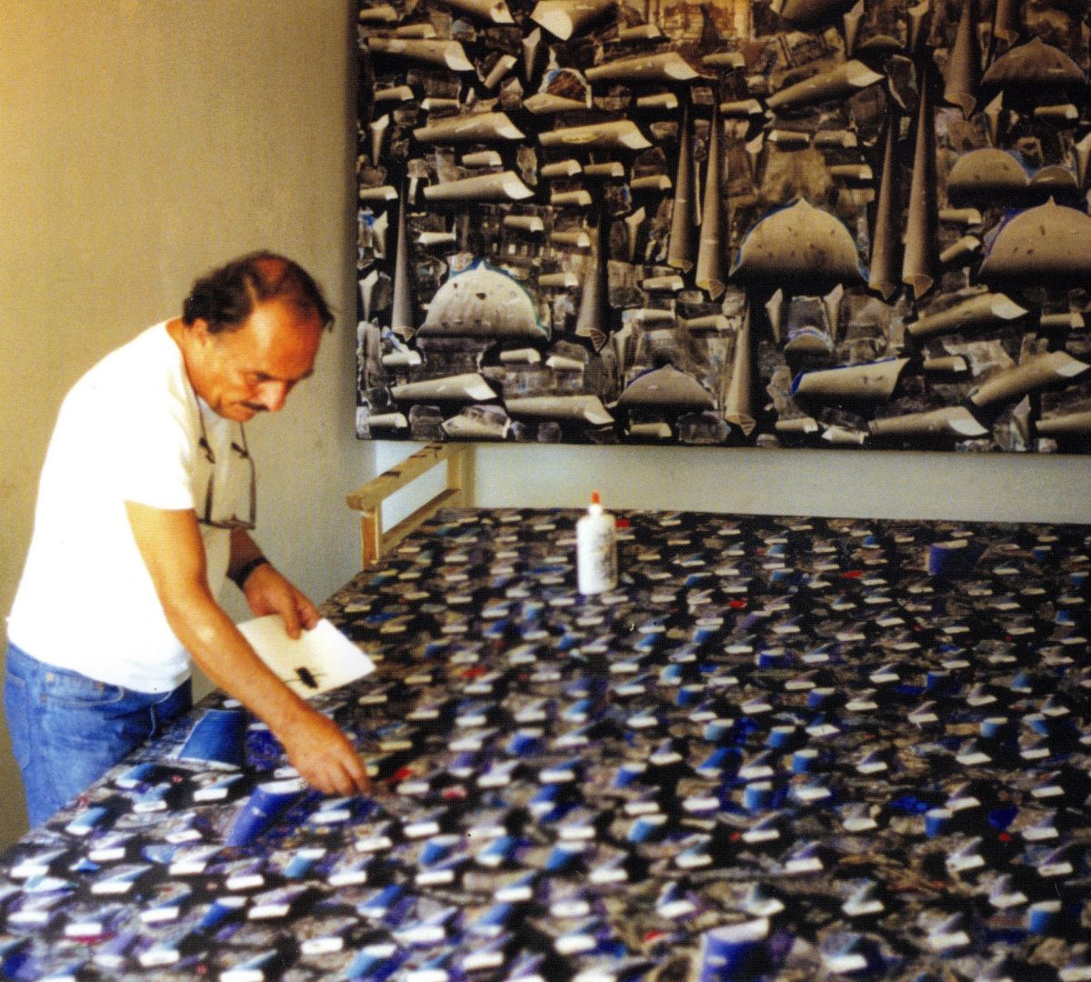Tekvecok Dogancay Burhan Doğançay, 1987’de Galeri Baraz’da <i>Mavi Senfoni</i>’yi yaparken
Yahşi Baraz Arşivi