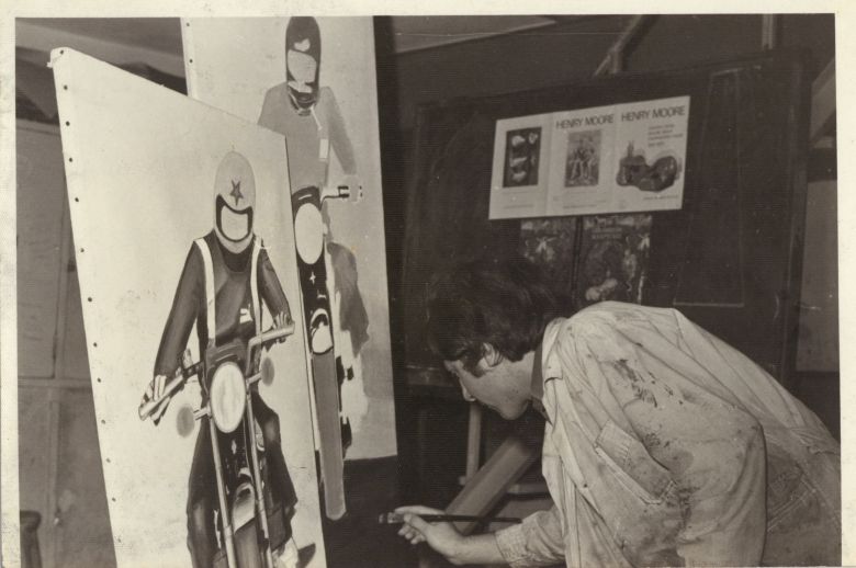 yusuf.taktak.1973 Yusuf Taktak, <i>Yarış</i> enstalasyonunu hazırlarken, 1973
SALT Araştırma, Yusuf Taktak Arşivi